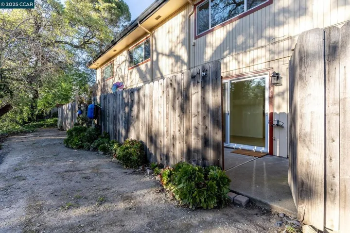 490 Edgewood Dr 22, Vacaville, California 95688-3631