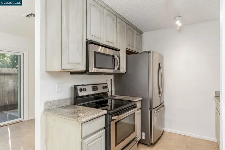 490 Edgewood Dr 22, Vacaville, California 95688-3631
