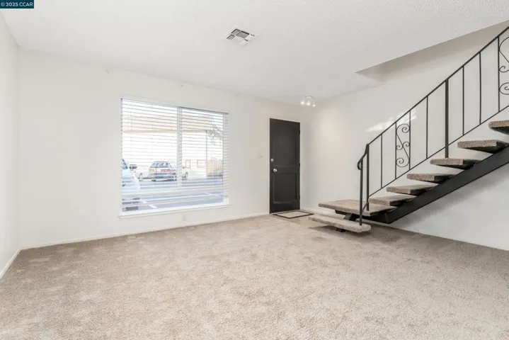 490 Edgewood Dr 22, Vacaville, California 95688-3631
