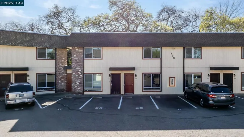 490 Edgewood Dr 22, Vacaville, California 95688-3631