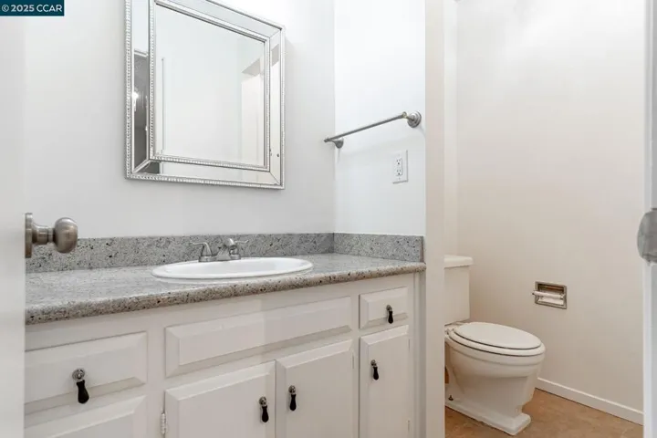 490 Edgewood Dr 22, Vacaville, California 95688-3631