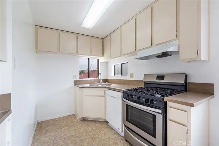 1140 Stanley Avenue, Glendale, California 91206