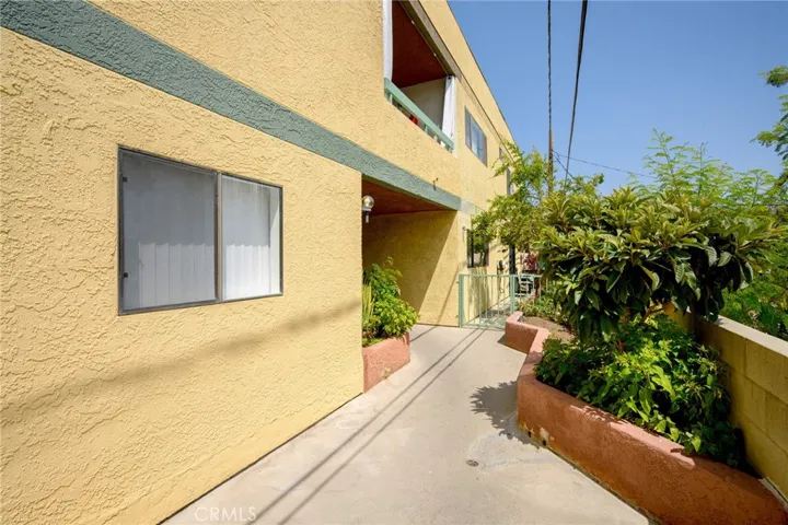 1140 Stanley Avenue, Glendale, California 91206