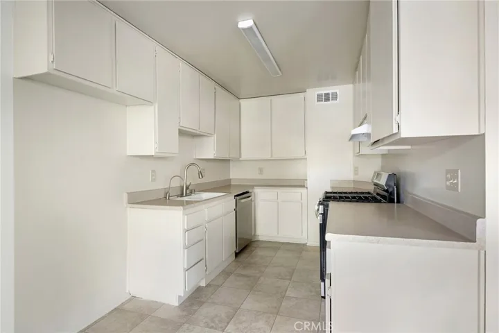 1140 Stanley Avenue, Glendale, California 91206