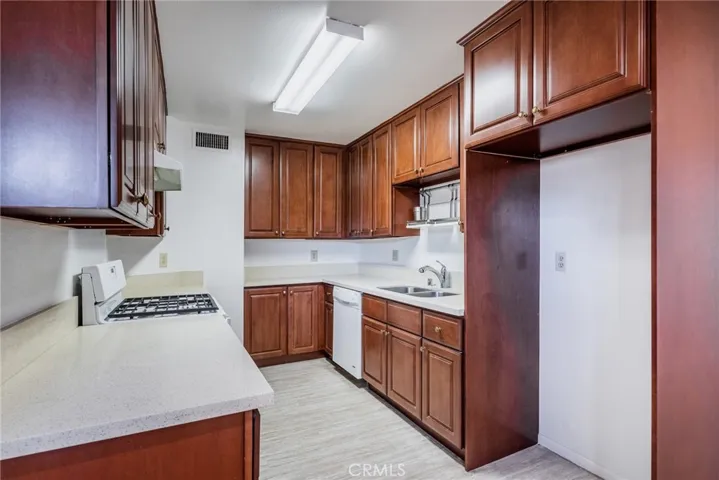 1140 Stanley Avenue, Glendale, California 91206