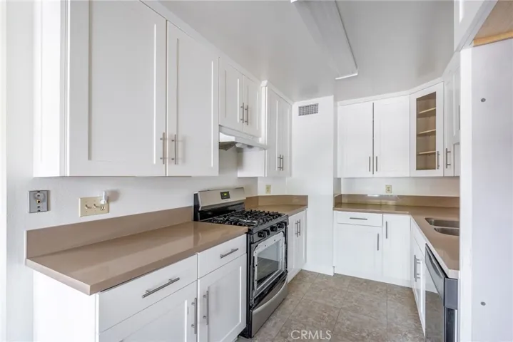 1140 Stanley Avenue, Glendale, California 91206