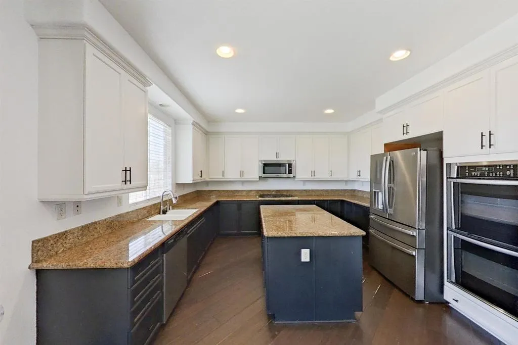 6048 Oak Fence Lane, Lancaster, California 93536 home-pic-6