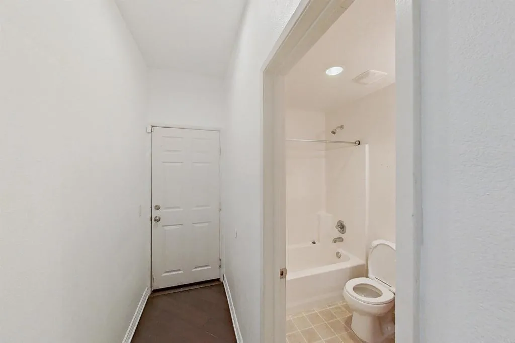6048 Oak Fence Lane, Lancaster, California 93536 home-pic-11
