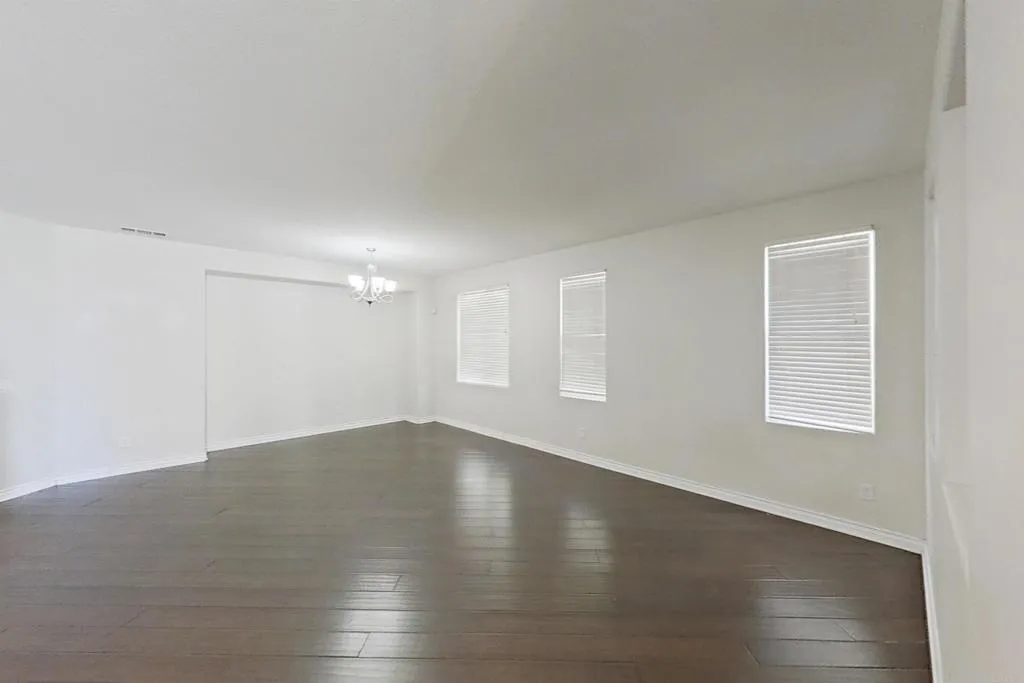 6048 Oak Fence Lane, Lancaster, California 93536 home-pic-4