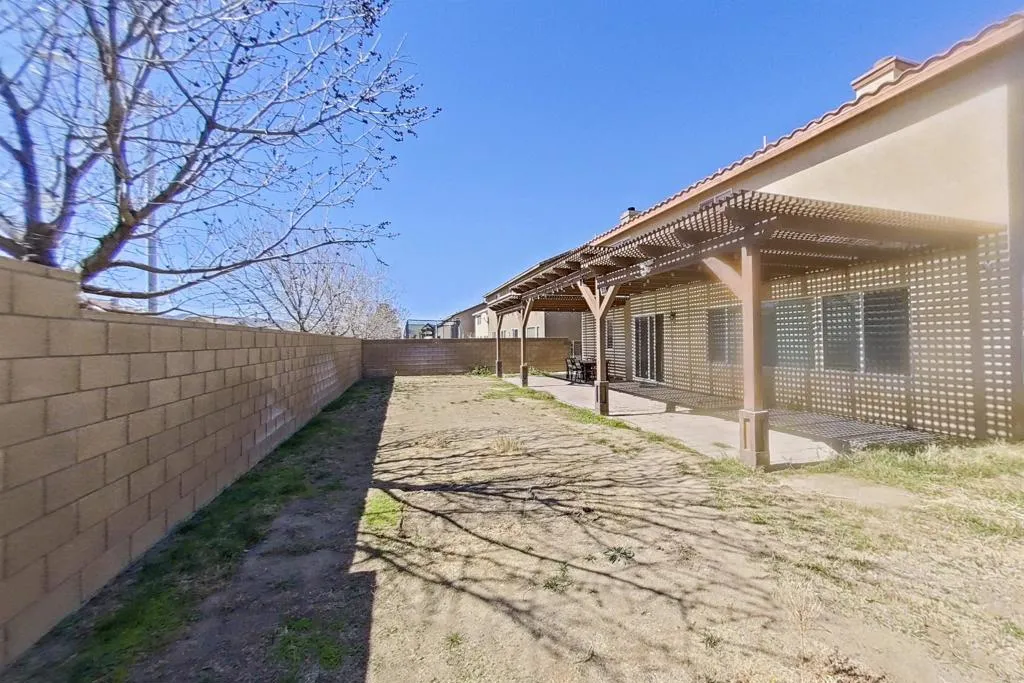 6048 Oak Fence Lane, Lancaster, California 93536 home-pic-32