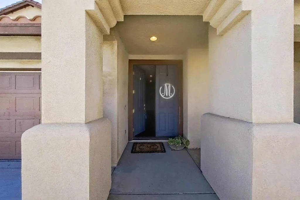 6048 Oak Fence Lane, Lancaster, California 93536 home-pic-2