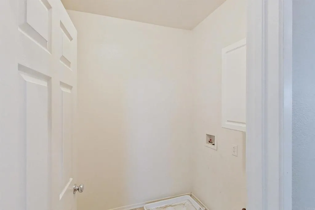 6048 Oak Fence Lane, Lancaster, California 93536 home-pic-25