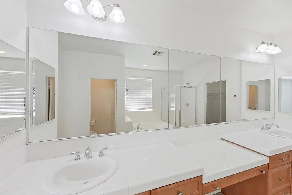 6048 Oak Fence Lane, Lancaster, California 93536 home-pic-19