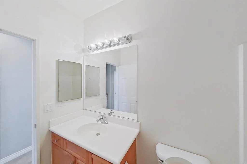 6048 Oak Fence Lane, Lancaster, California 93536 home-pic-23