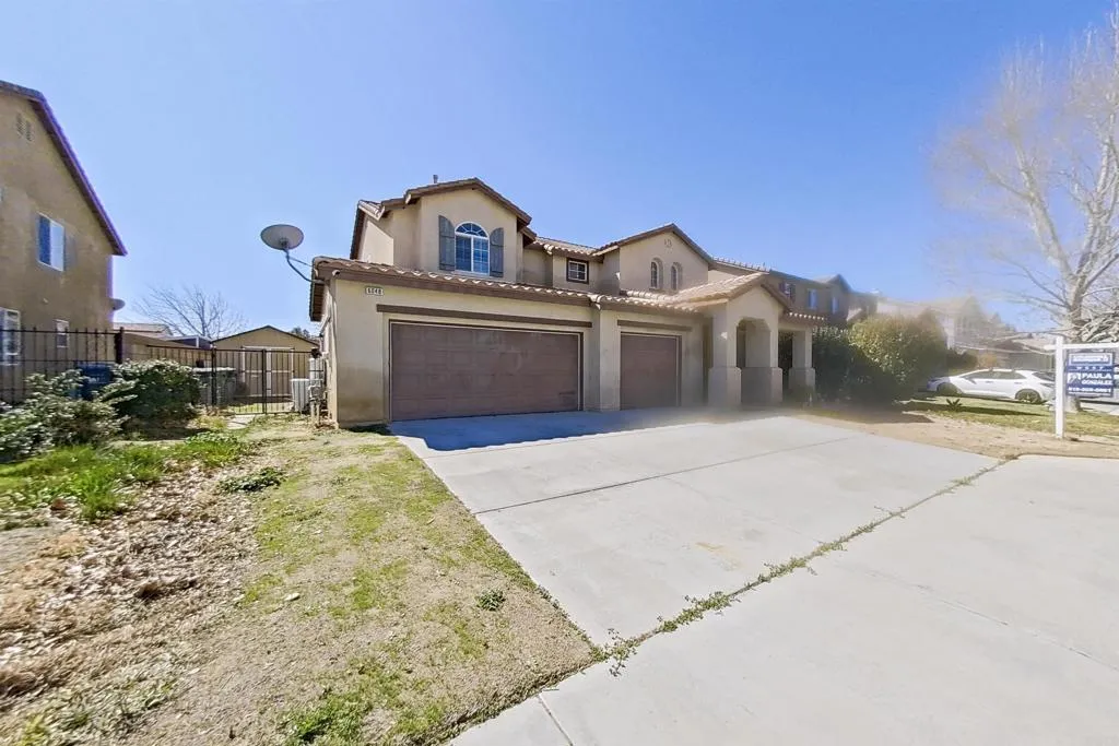 6048 Oak Fence Lane, Lancaster, California 93536 home-pic-1
