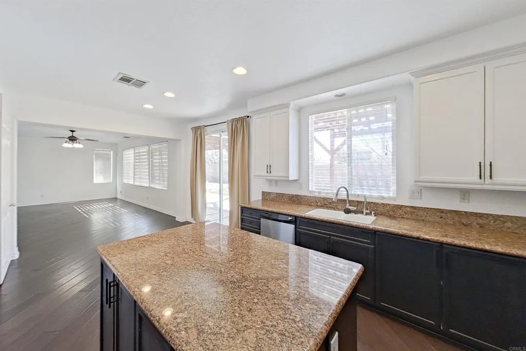 6048 Oak Fence Lane, Lancaster, California 93536 home-pic-7