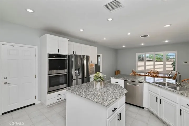 8379 Queen Anne Lane, Riverside, California 92508