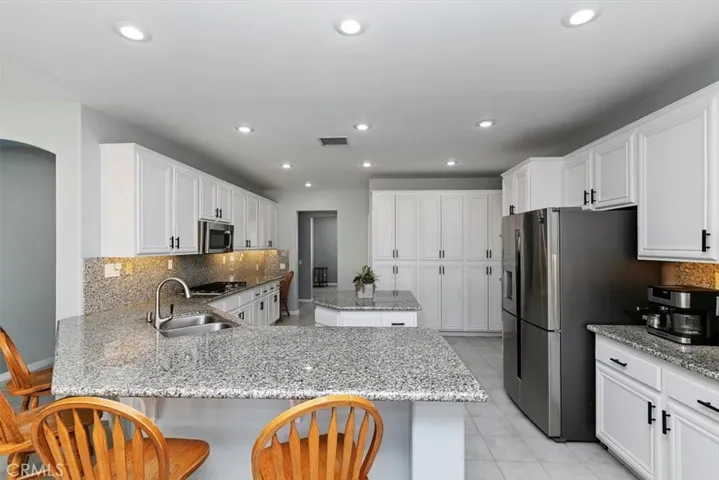 8379 Queen Anne Lane, Riverside, California 92508