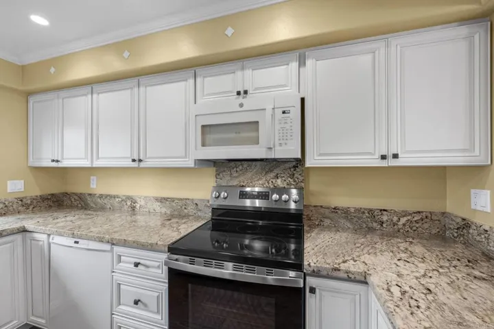 6837 Batiquitos Drive, Carlsbad, California 92011
