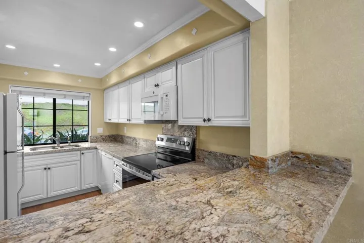 6837 Batiquitos Drive, Carlsbad, California 92011