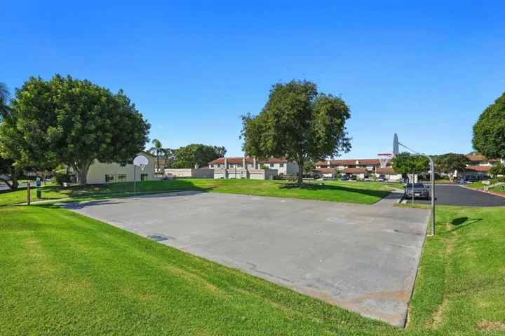 6837 Batiquitos Drive, Carlsbad, California 92011