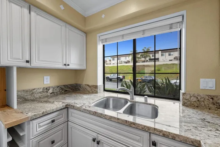 6837 Batiquitos Drive, Carlsbad, California 92011