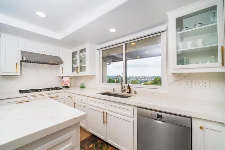 1505 La Plaza Drive, San Marcos, California 92078