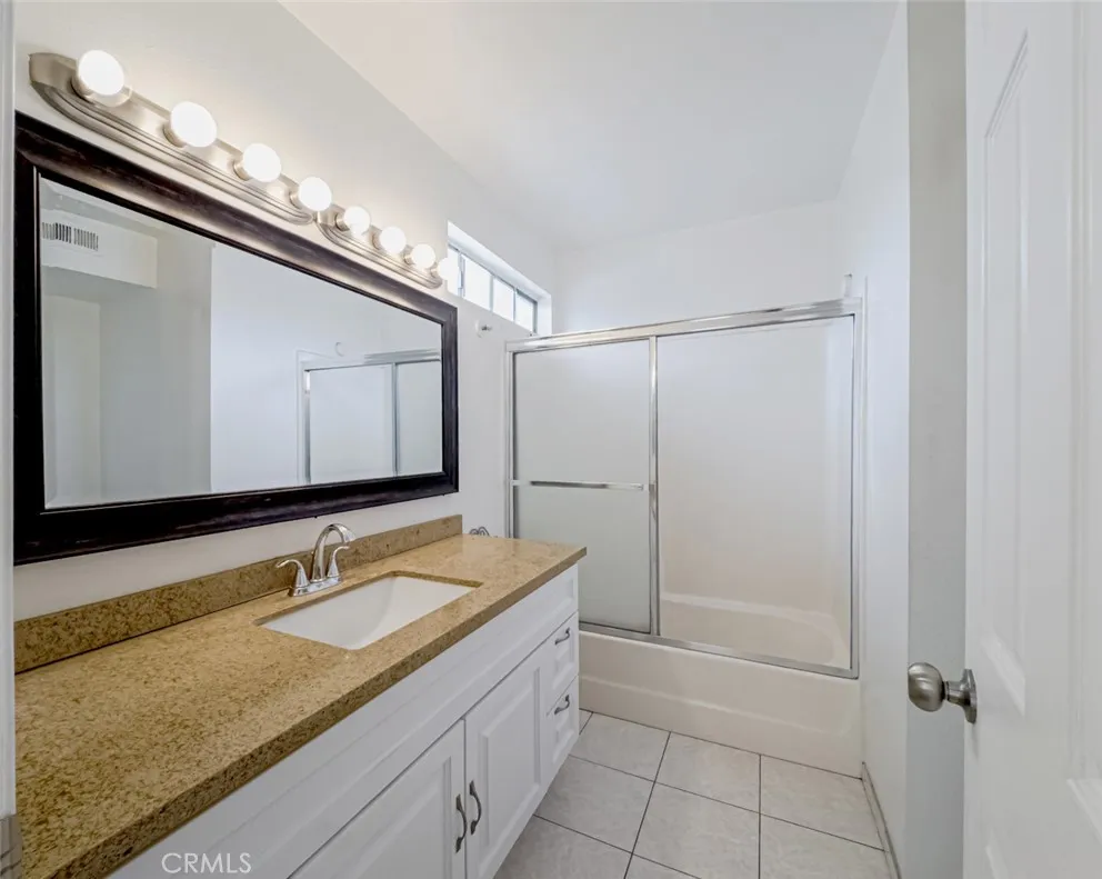 1245 East California Avenue 19, Glendale, California 91206 home-pic-12