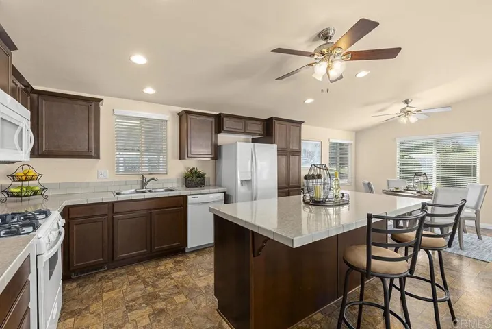 525 W El Norte Parkway 39, Escondido, California 92026