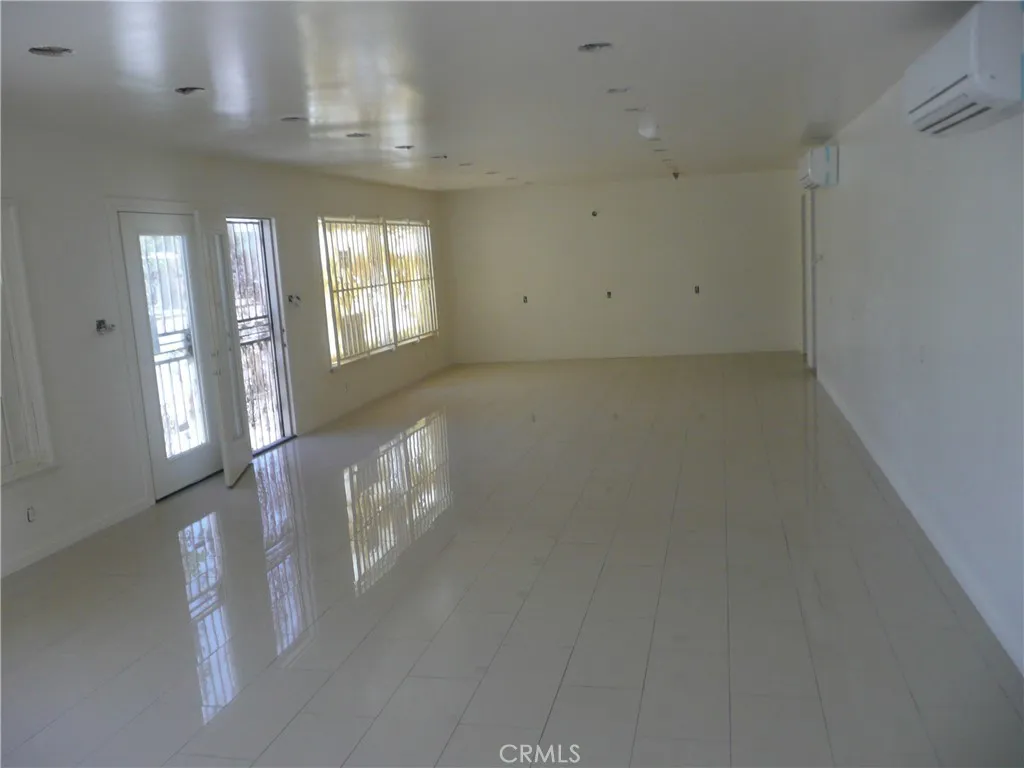 1331 Atlantic Avenue, Long Beach, California 90813 — photo 4