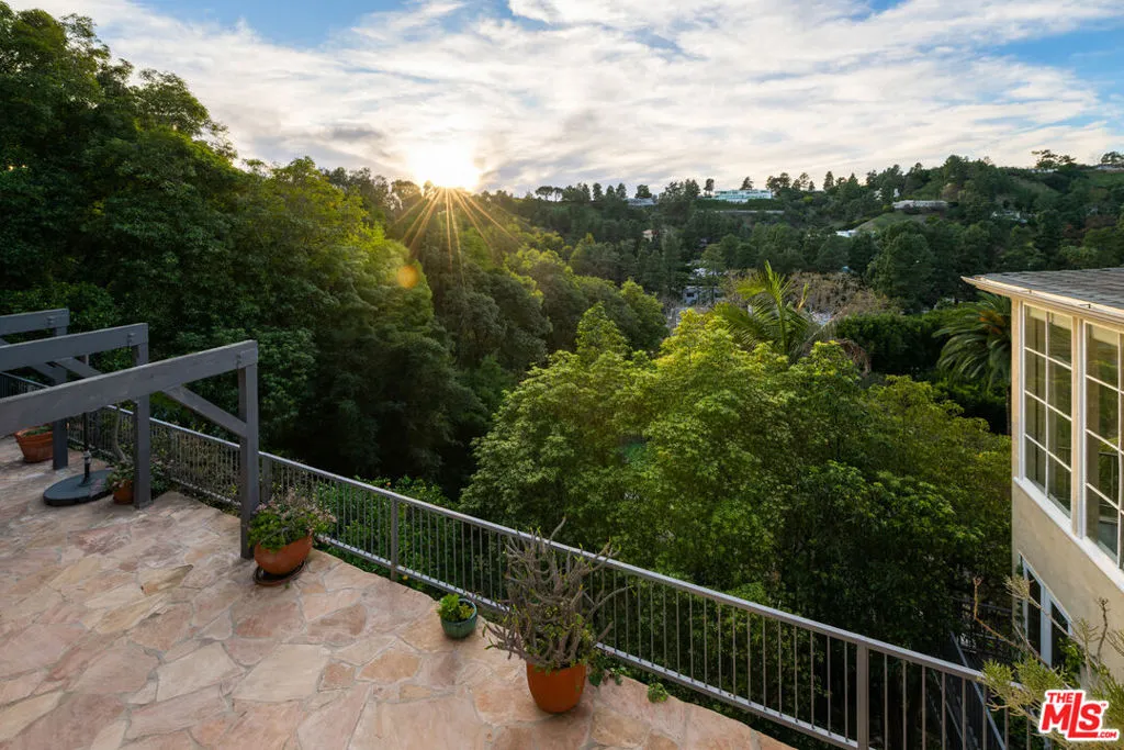 9430 Readcrest Drive, Beverly Hills, California 90210 home-pic-18