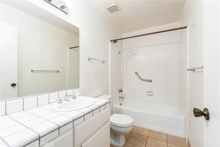 Upstair Bath off Hallway
