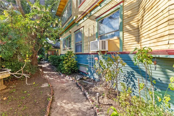 1106 North Spurgeon Street, Santa Ana, California 92701