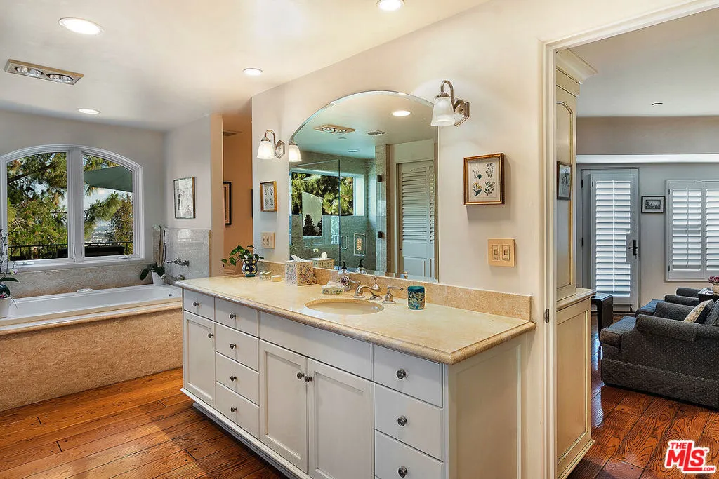 1284 Lago Vista Drive, Beverly Hills, California 90210 home-pic-20