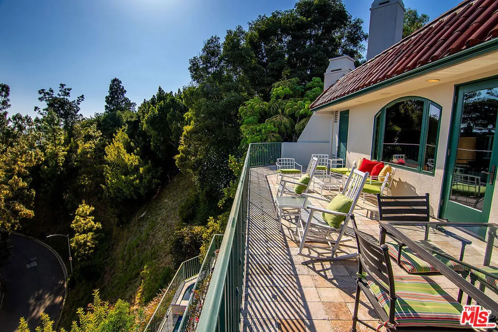 1284 Lago Vista Drive, Beverly Hills, California 90210 home-pic-35