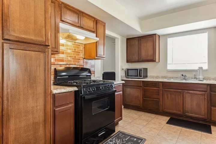 411 Baldwin Avenue, Redlands, California 92374