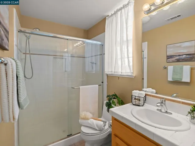 1006 Regatta Pt, Hercules, California 94547