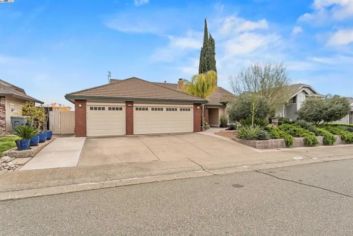 5643 Bluffs Dr, Rocklin, California 95765