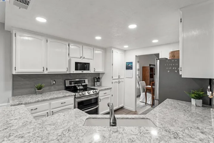 5643 Bluffs Dr, Rocklin, California 95765