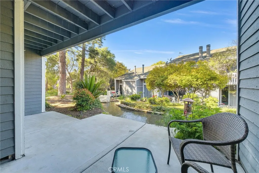 25429 Pine Creek Lane, Wilmington, California 90744 home-pic-21