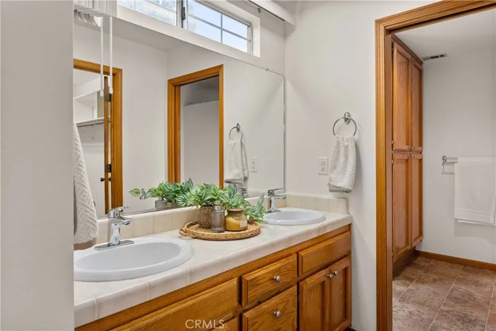 1021 Gateway Lane, Chico, California 95926