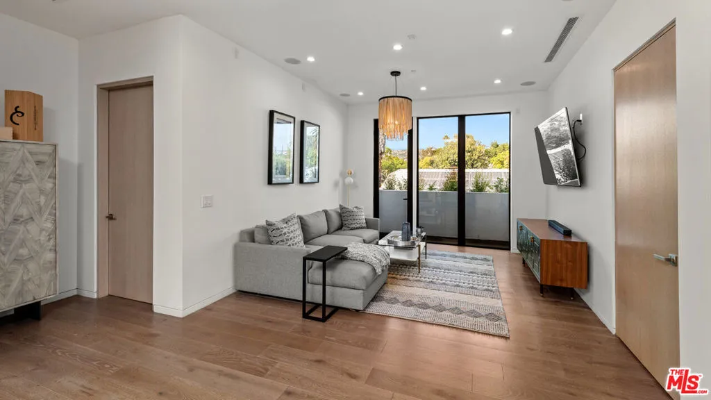 836 N Ogden Drive, Los Angeles, California 90046 home-pic-18