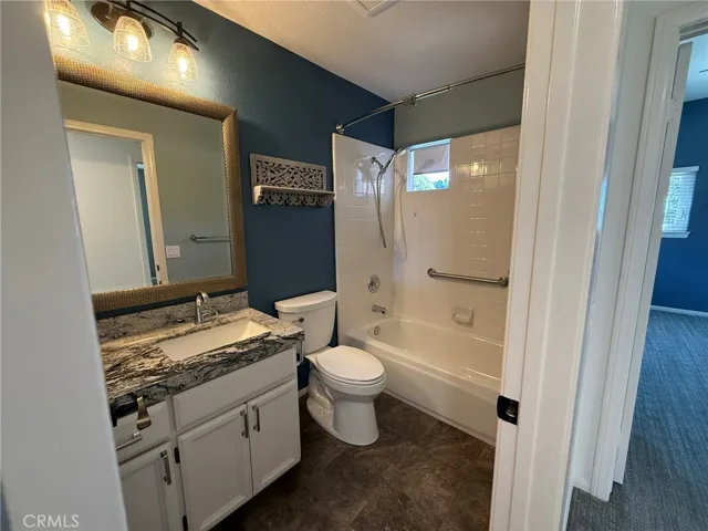 Upstairs Secondary Full Bath