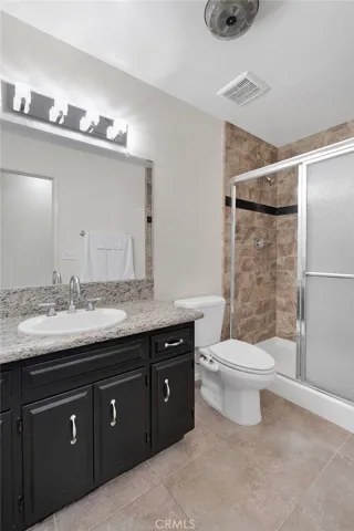 Bathroom 2. View 3
