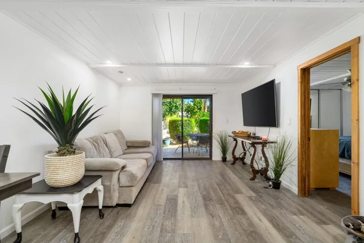 18-web-or-mls-KH_Monroe_OPMG_1024_018