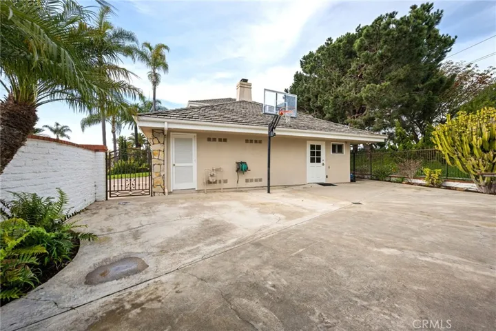 4 Huntington Court, Newport Beach, California 92660