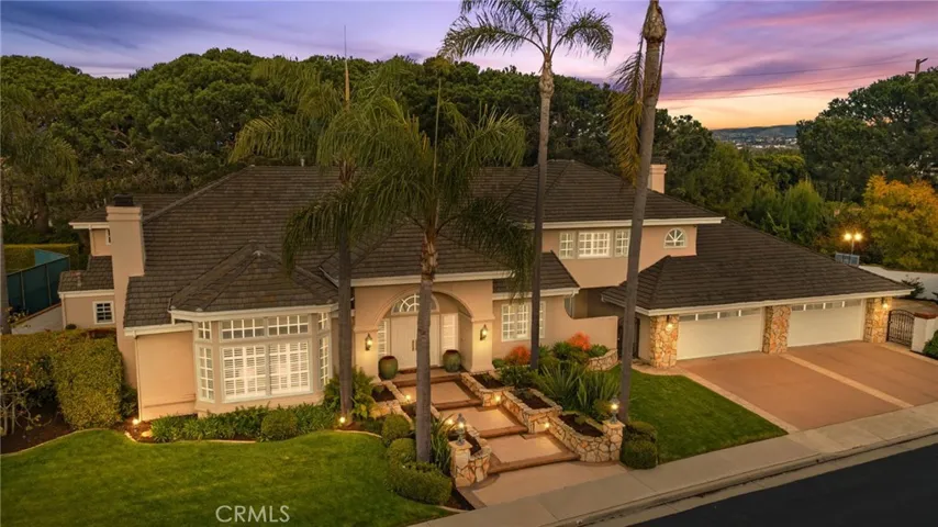 4 Huntington Court, Newport Beach, California 92660