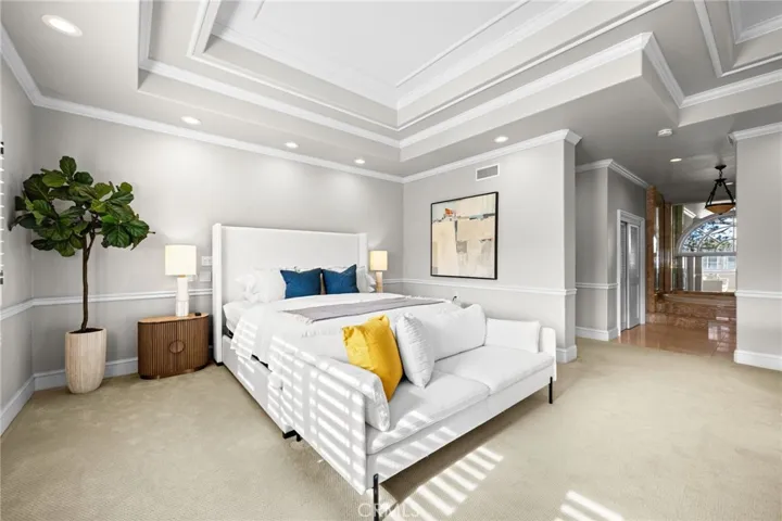 4 Huntington Court, Newport Beach, California 92660