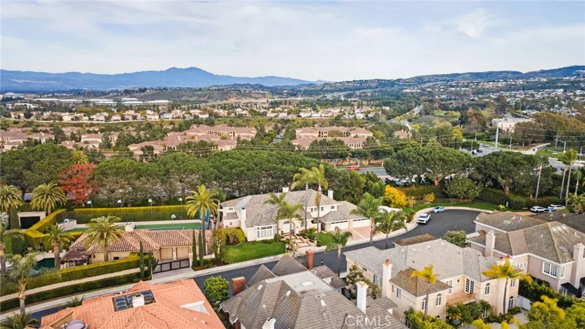 4 Huntington Court, Newport Beach, California 92660