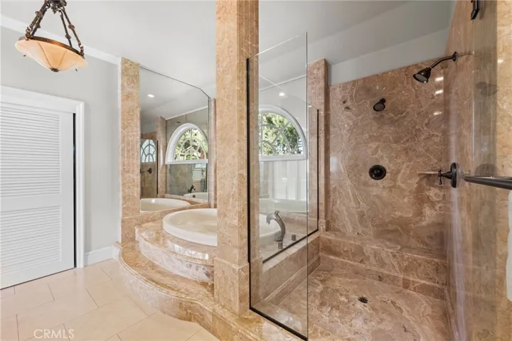 4 Huntington Court, Newport Beach, California 92660